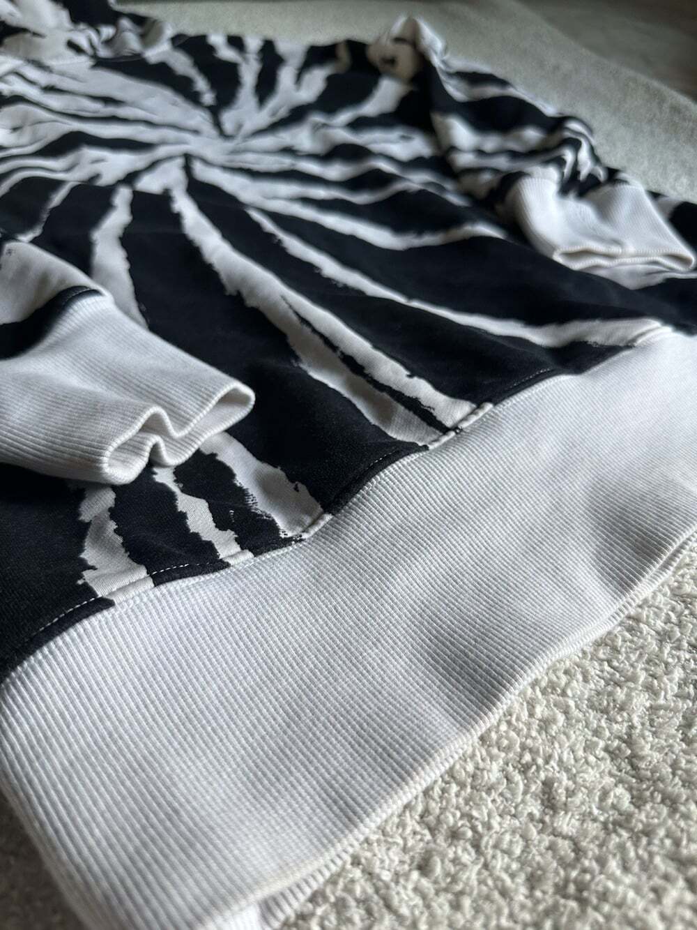 Fabletics Jasmine Tie Dye Hoodie Black White Oversized Women’s XS - Picture 6 of 6